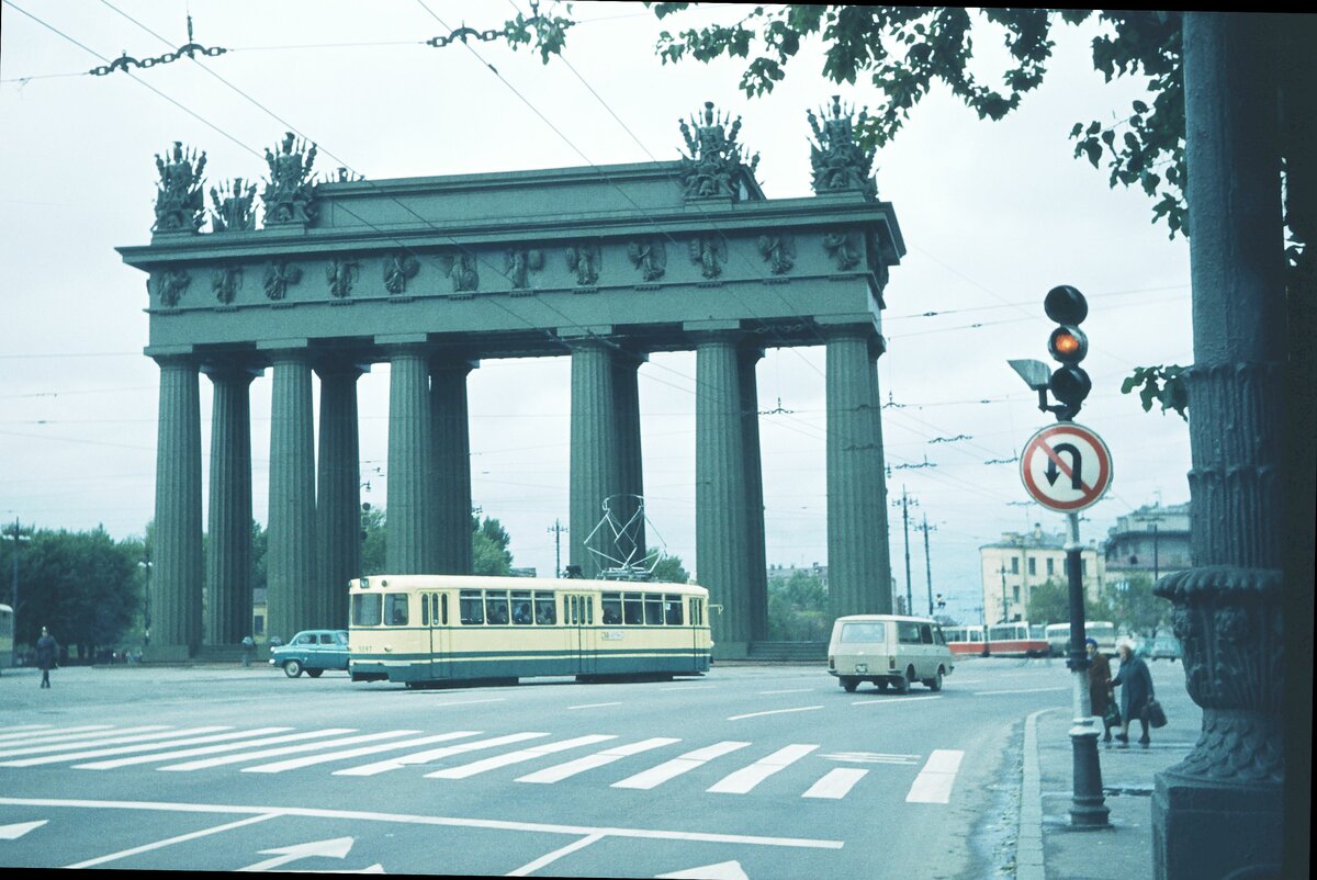 Leningrad_10-1977  Moskauer Triumph-Tor