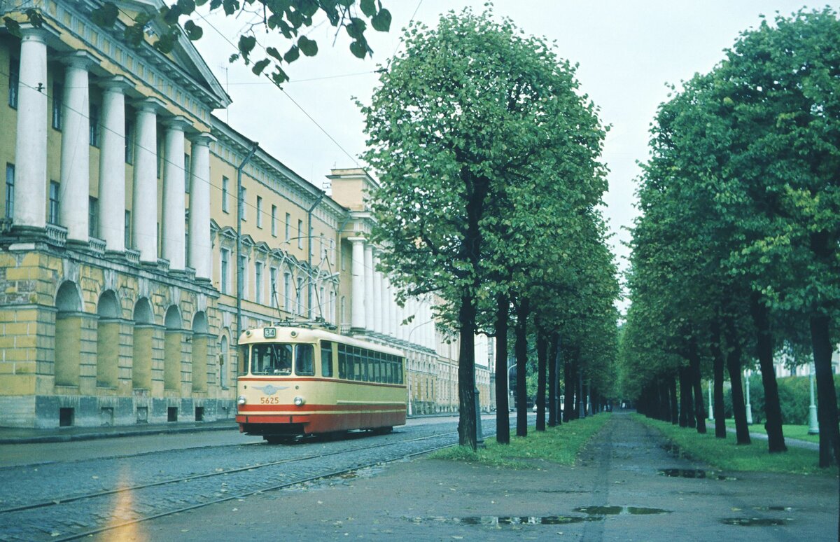 Leningrad_10-1977_LM 57 [5625] Linie 34 Admiralität