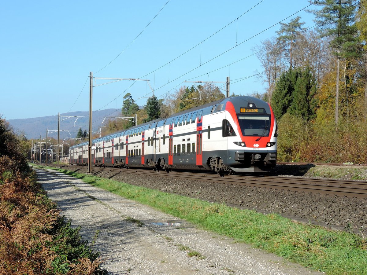 Lenzburg - 31.10.17 : RABe 511 016 als IR nach Zürich.