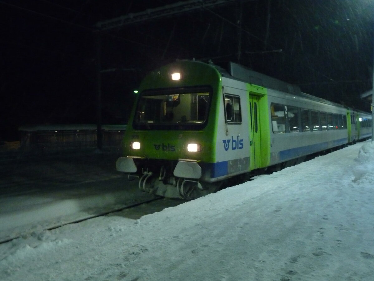 Letzte Ausfahrt in Zweisimmen der BLS EW III Komposition.
(BLS Re 420 502)
11.12.21