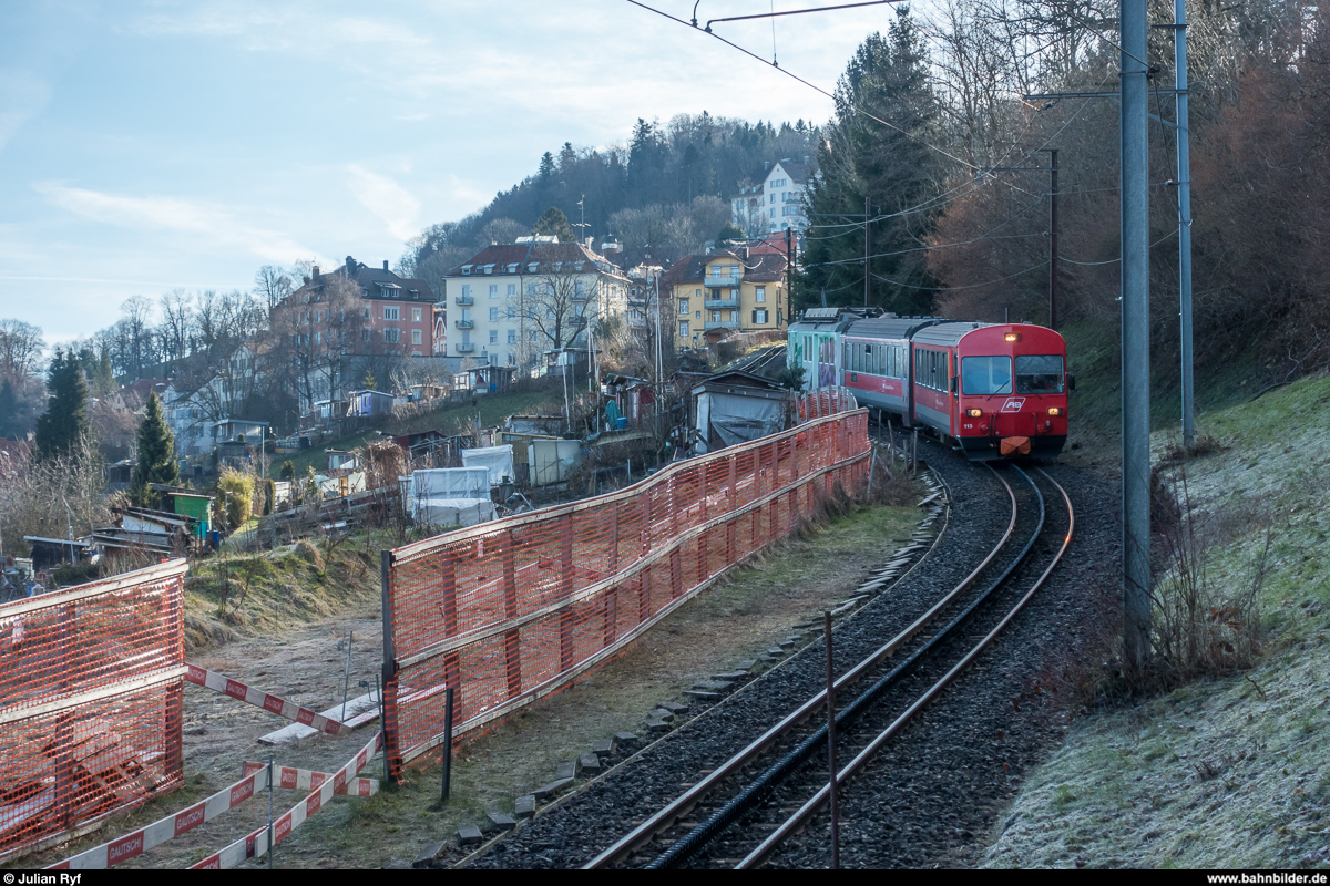 Letzte Fahrt Ruckhalde! Am Ostermontag, 2. April 2018, wurde die engste Zahnstangenkurve der Welt zum letzten Mal befahren. Pendelzug mit BDeh 4/4 14 auf Talfahrt.