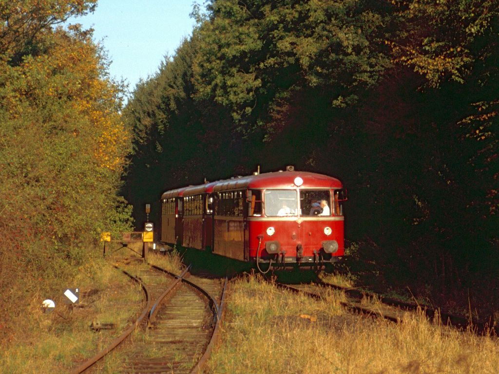 Letzte Sonderfahrt von Scherfede Richtung Holzminden am Ende am Anschluss in Nörde am 20.10.2001