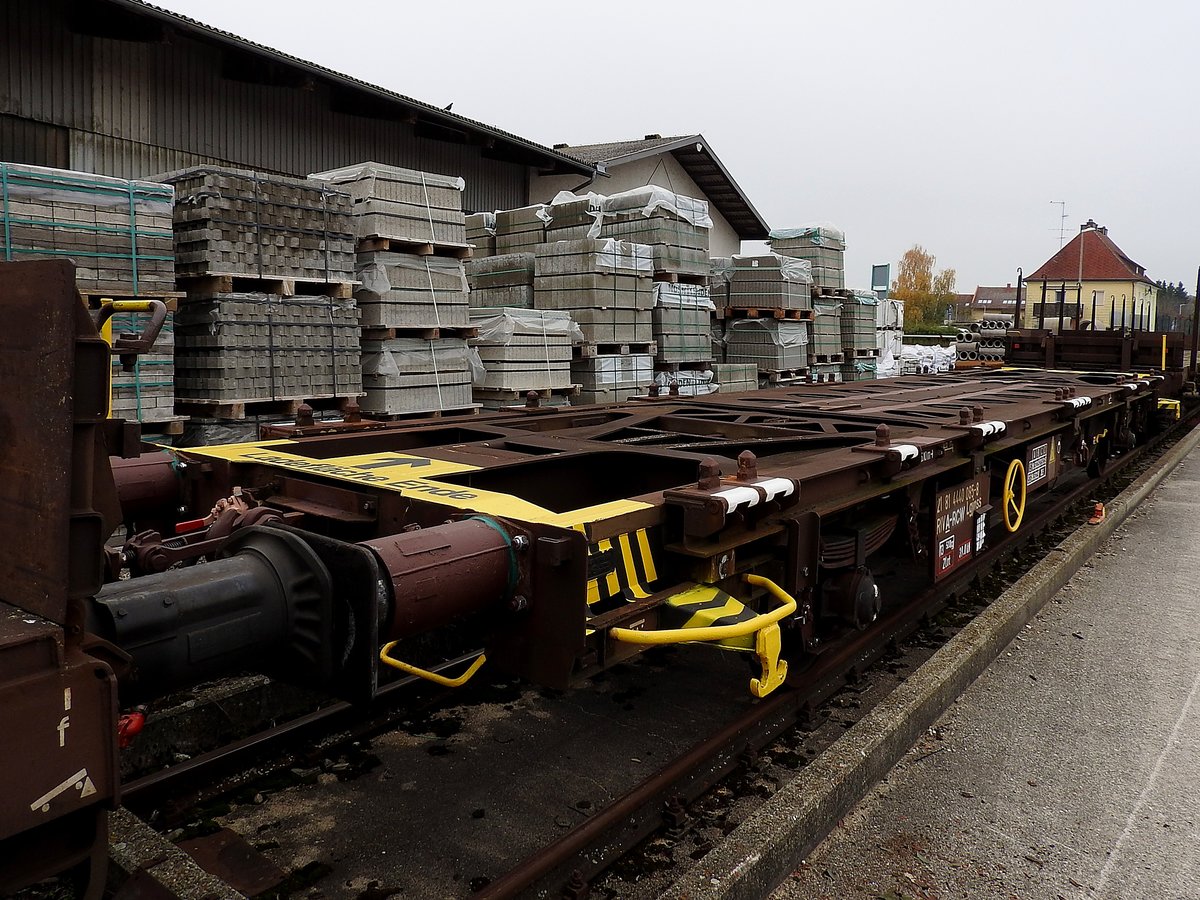 Lgjnss 21 81 4440 085-8; zur Beladung am Bhf. Ried bereit; 191101