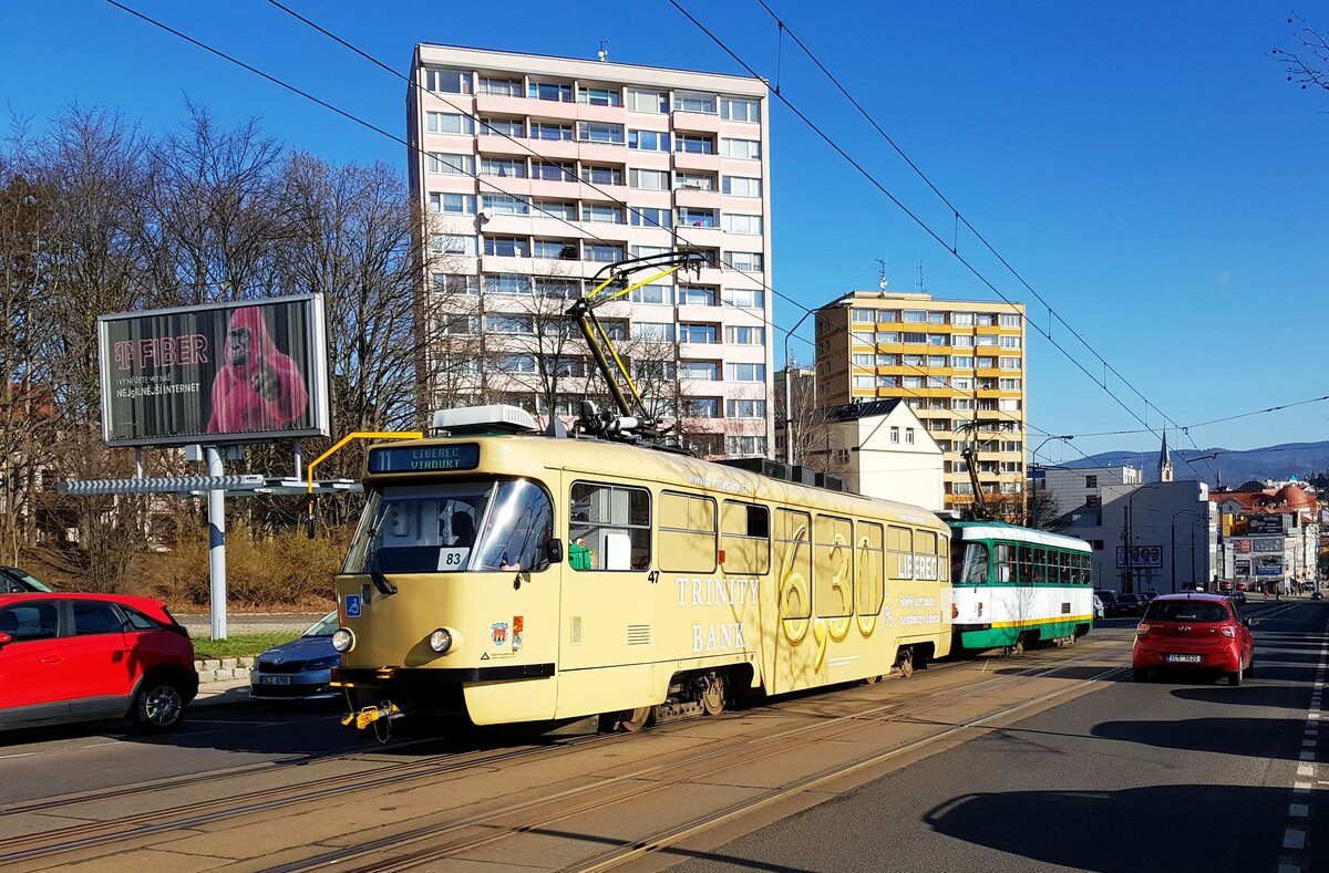 Liberec/Reichenberg__Tatra-Zug mit Vollwerbungs-Tw 47 [T3R.PLF] fährt Richtung Bahnhof.__04-03-2024