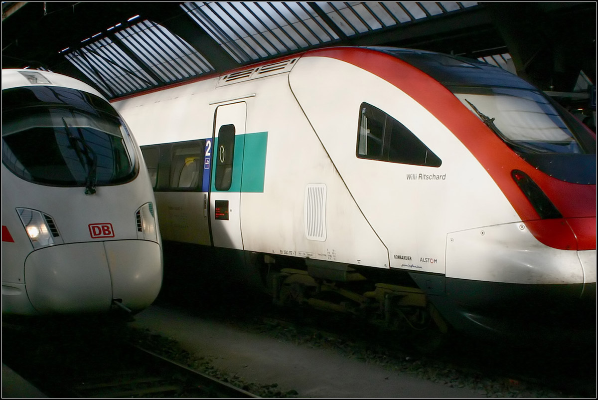 Licht und Schatten -

... im Züricher Hauptbahnhof. ICE T und ICN nebeneinander. Der Schnitt ist so gewollt.

31.10.2005 (M)
