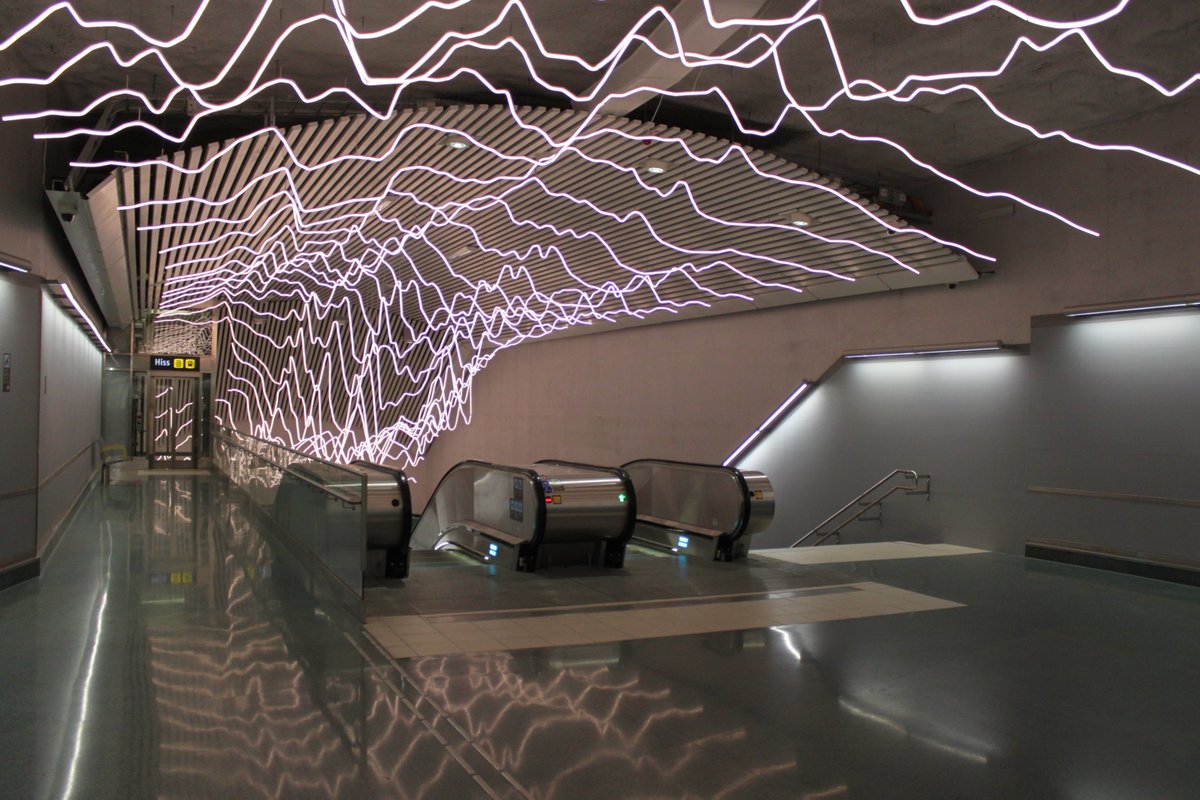 Lichtinstallation am nördlichen Treppenaufgang der Station Odenplan im neuen Citytunnel Stockholm. Aufnahmedatum: 12.07.2017