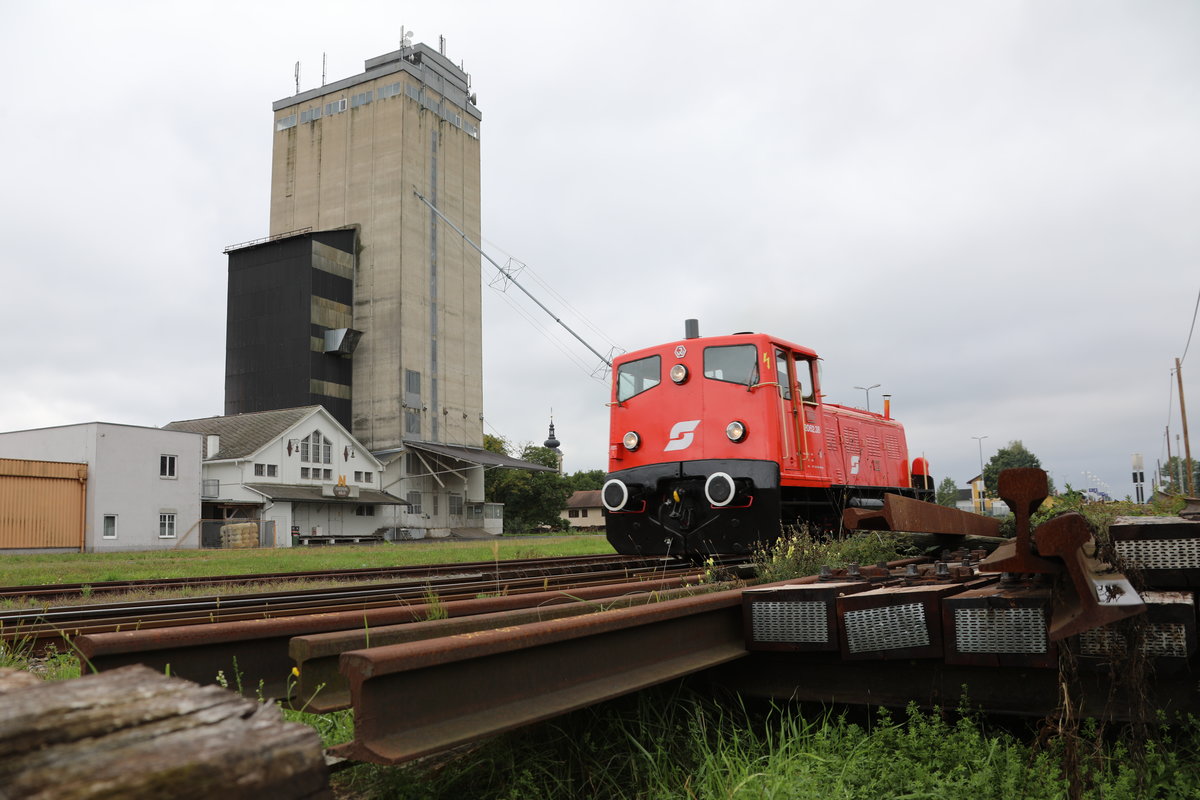 Liebevoll Restauriert präsentiert sich 2062.38  am gestrigen Tag. 
Hier bei der Wendefahrt im Bahnhof Mureck am 16.September 2017