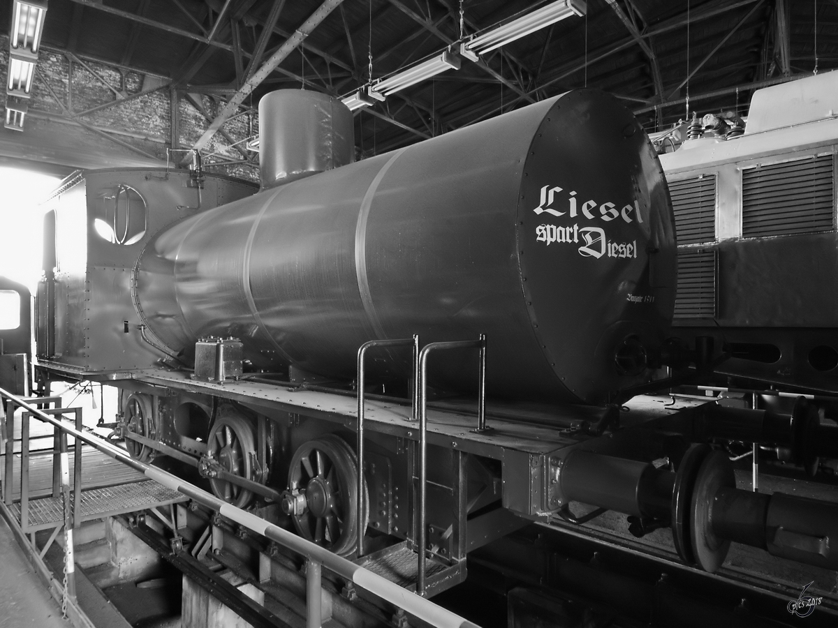  Liesel spart Diesel , das Motto der 1910 gebauten Hohenzollern Typ Helmstedt I mit der Fabriknummer 2702. (Sächsisches Eisenbahnmuseum Chemnitz-Hilbersdorf, April 2018)