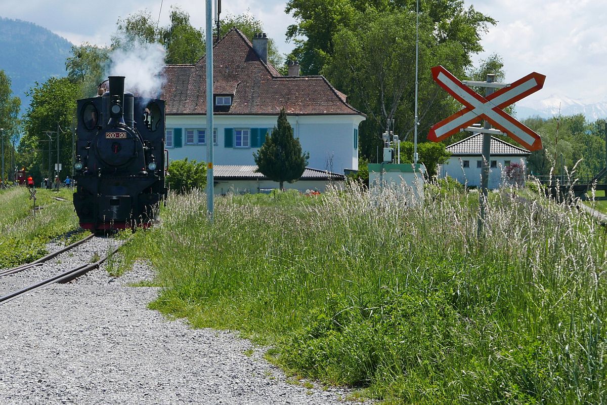  LIESL  verlässt auf der Rückfahrt von Kriessern zum Werkhof Lustenau den Lustenauer Ortsteil Wiesenrain (30.05.2019).