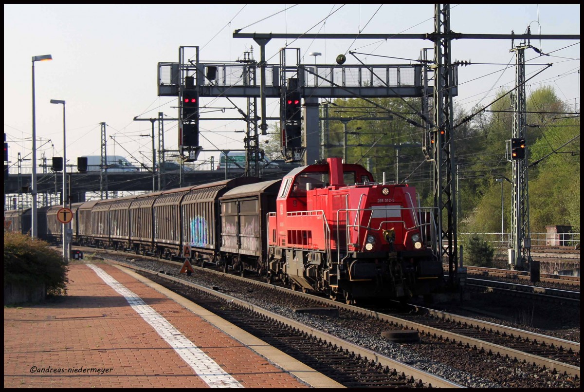 Ließ sich heute auch mit Güterzug blicken: 265 012-5 (Kassel-Wilhelmshöhe, 23.4.2015).
