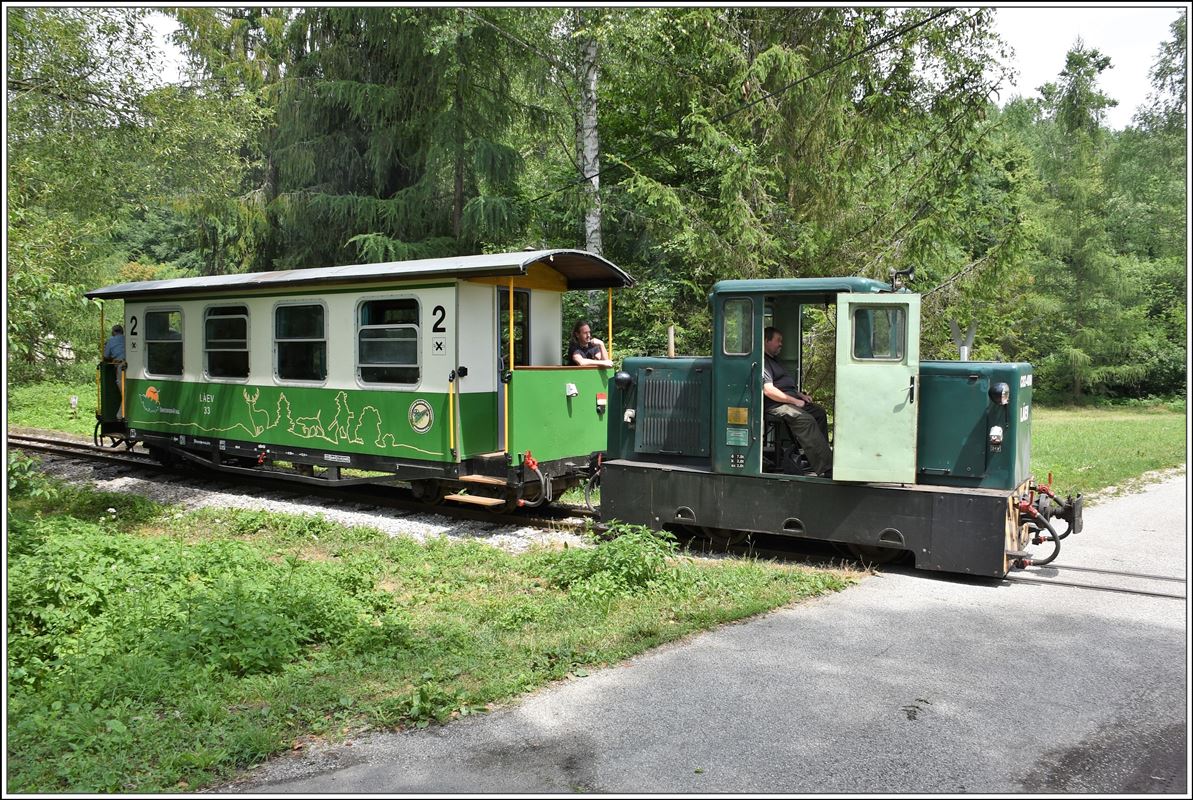 Lillafüredi Állami Erdei Vasút (LÁEV). C50 C02-408 und Salonwagen 33 auf der Fahrt von Mahoca zurück nach Papírgyár. (13.06.2018)
