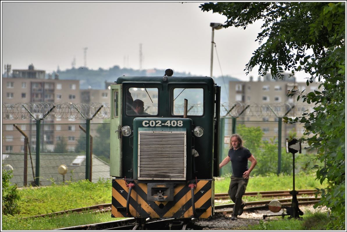 Lillafüredi Állami Erdei Vasút (LÁEV). Umfahren des Salonwagens in Papírgyár. (13.06.2018)