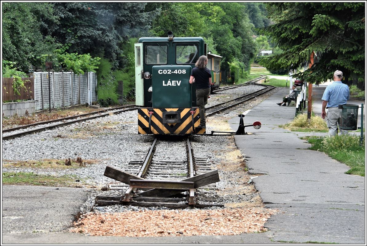 Lillafüredi Állami Erdei Vasút (LÁEV). C02-408 am Streckenbeginn in Miskolc Dorottya Utca. (13.06.2018)