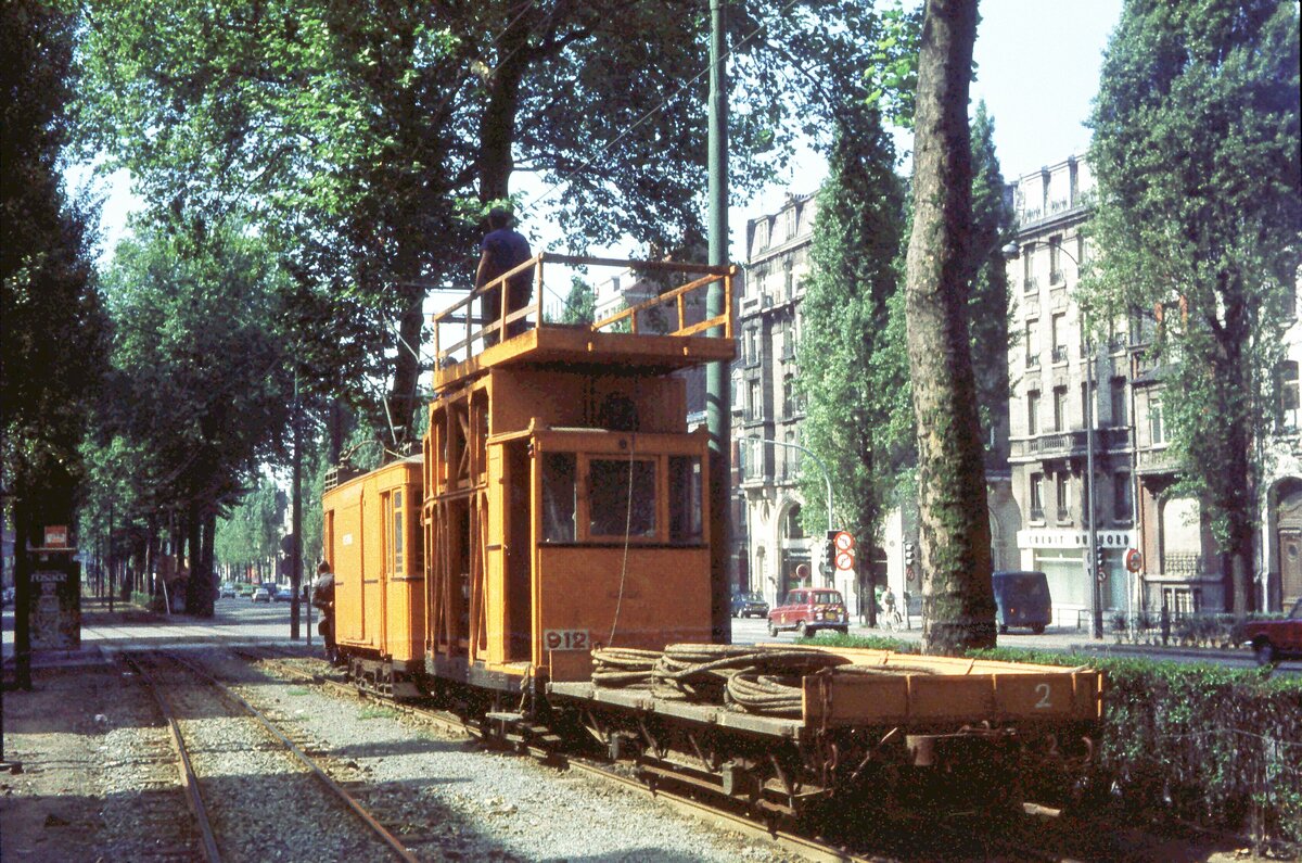 Lille SNELRT Av.de la Republique véhicules de travail/ATw 912 + ABw/wagon plat_14-08-1974