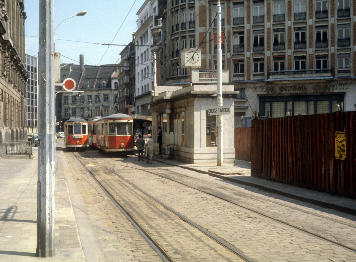 Lille SNERLT / COTRALI: Zwei Triebwagen der Serie 500 (520 und 509) halten an der Endstelle in Lille Stadtmitte. - Die Triebwagen der Serie 500 (501-528) wurden in den Jahren 1949 bis 1950 von der Waggonfabrik Établissements Brissonneau et Lotz in Creil gebaut. 