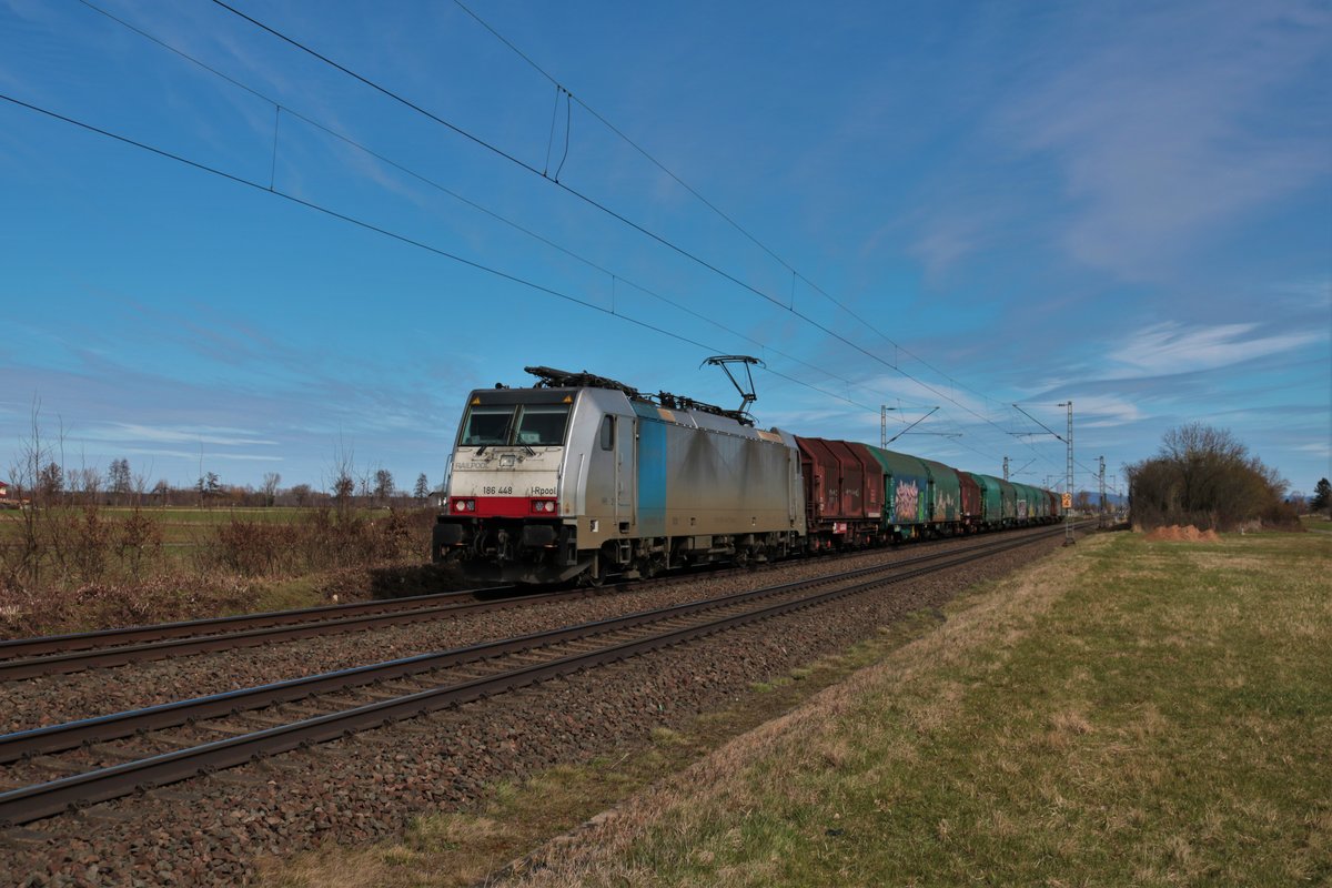 LINEAS Bombardier Traxx 186 448-7 mit Stahlzug in Altheim bei Dieburg am 20.03.21