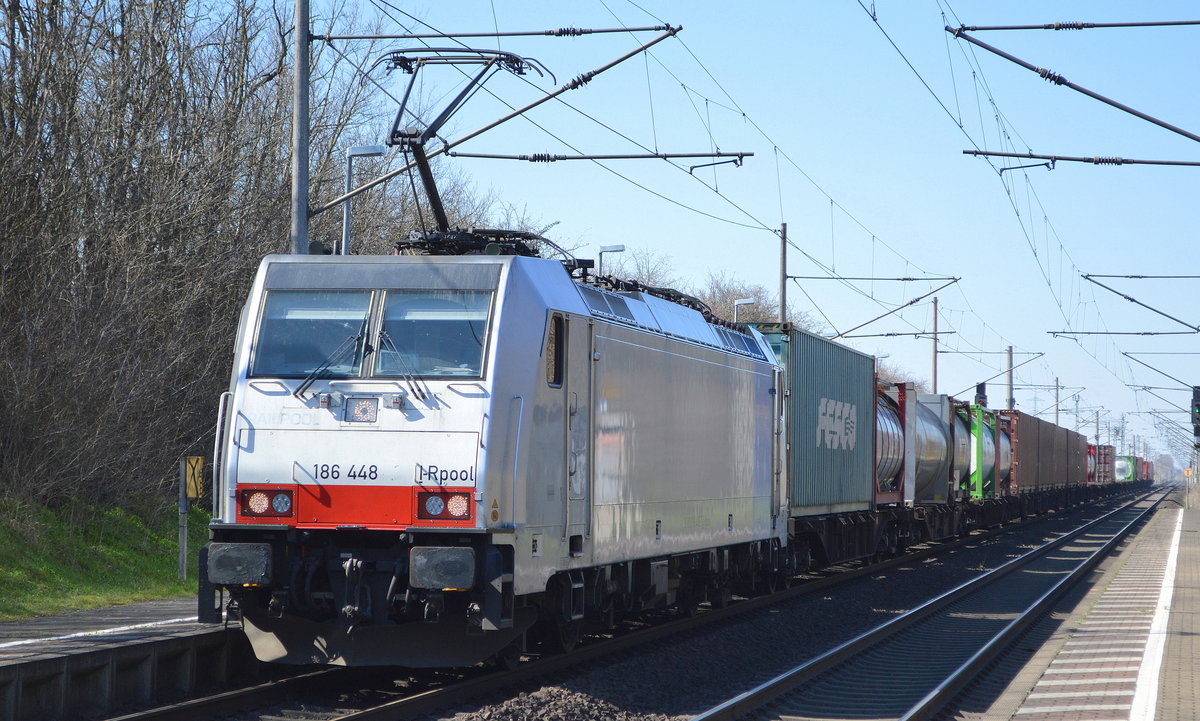 LINEAS Group NV/SA, Bruxelles [B] mit der Railpool Lok  186 448  [NVR-Nummer: 91 80 6186 448-7 D-Rpool] und Containerzug am 24.03.20 Durchfahrt Bf. Wellen Magdeburg.