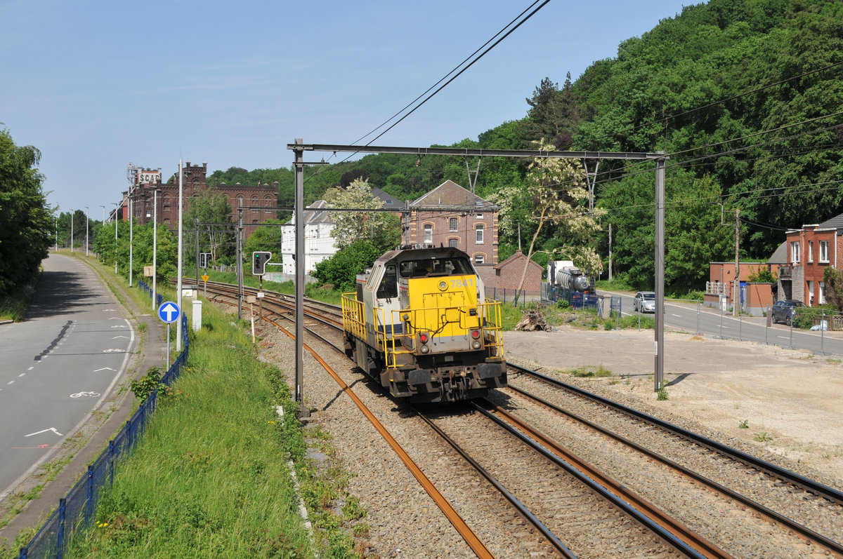 Lineas-Lok 7841 auf Solofahrt gen Visé. Aufgenommen am 17/05/2018 von der Fußgängerbrücke in Hermalle s/Argenteau bei Visé.