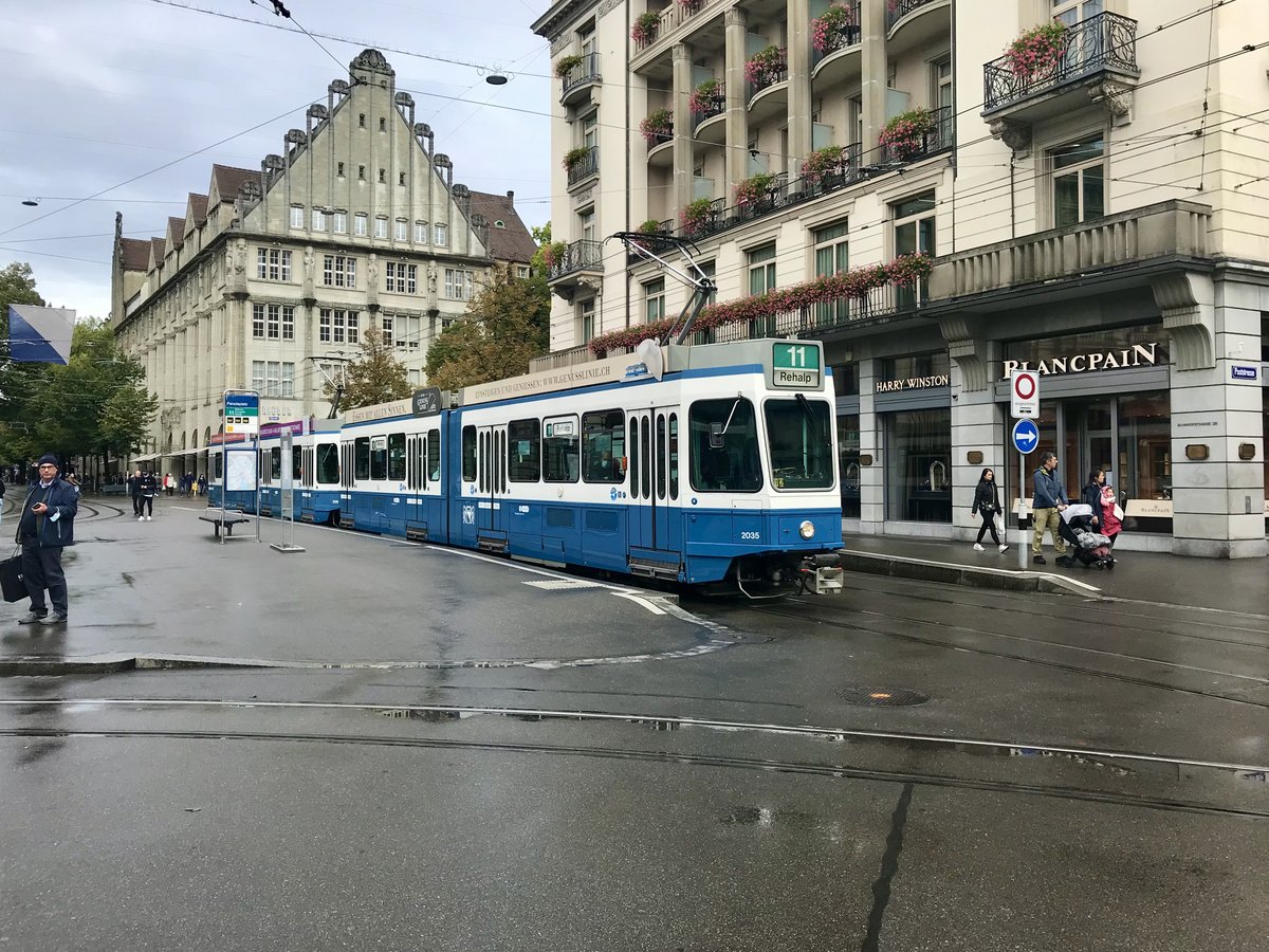 Linie 11 2035 beim Paradeplatz. Datum: 3. 10. 2020
