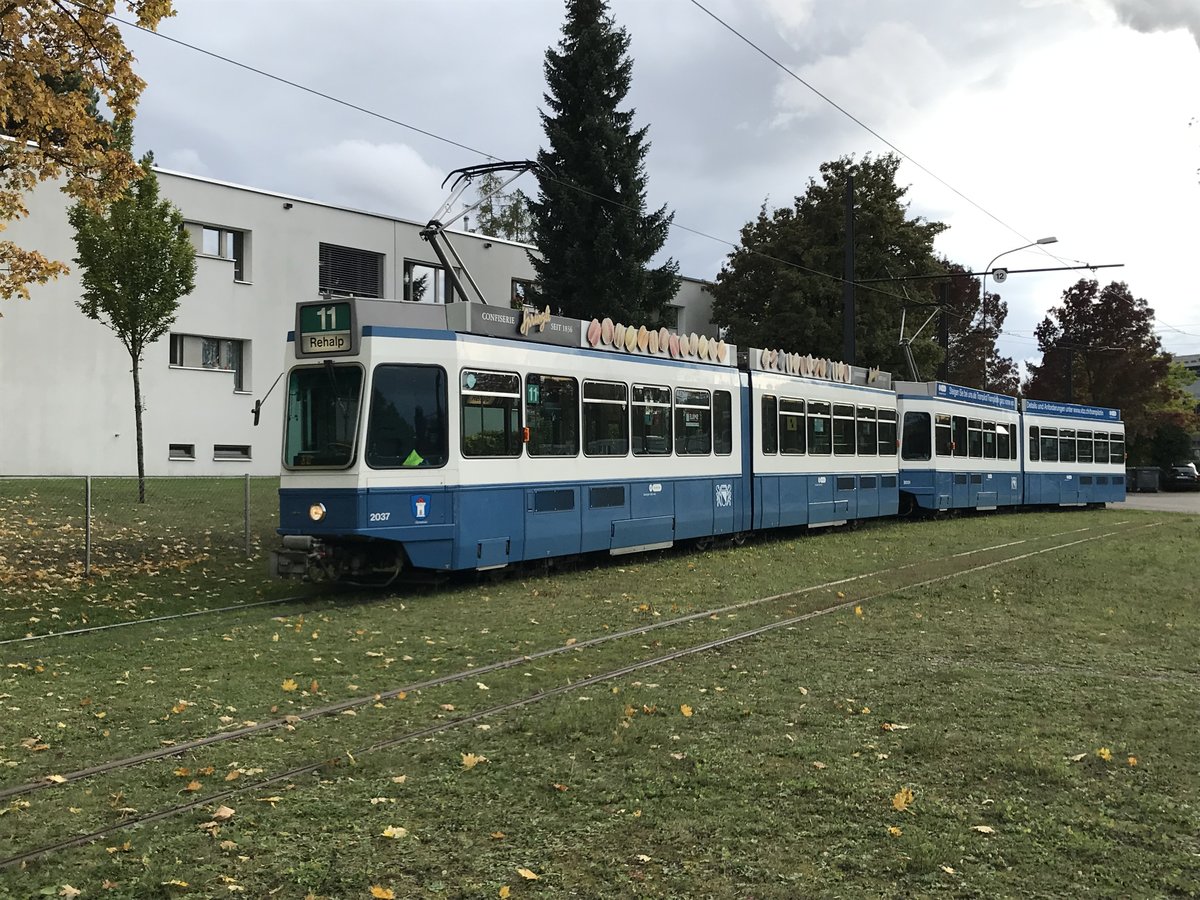 Linie 11 2037  Oberstrass  an der Endhaltestelle Auzelg. Datum: 10. 10. 2020