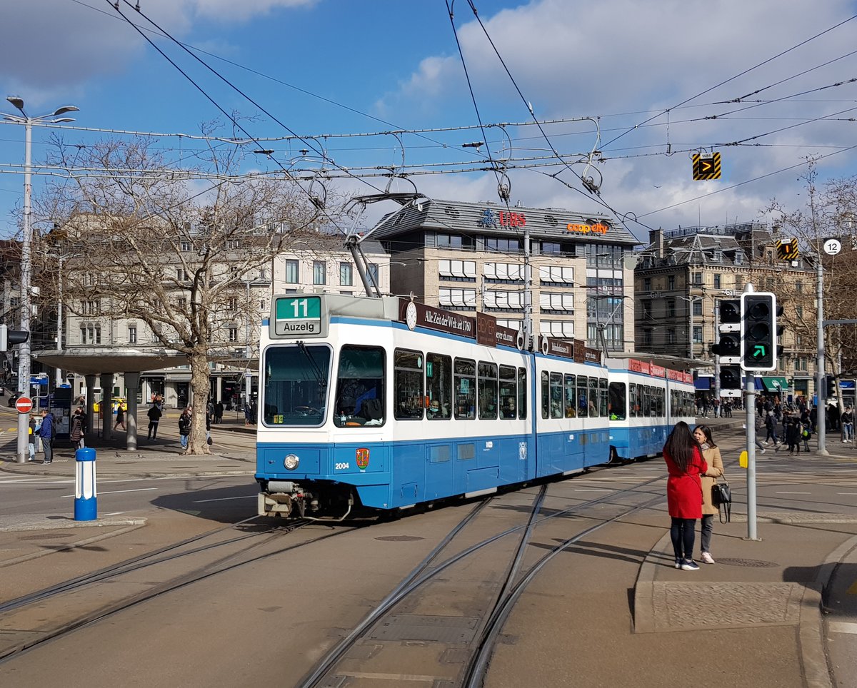 Linie 11 Wagennummer 2004  Höngg  beim Bellevue. Datum: 20. 3. 2021