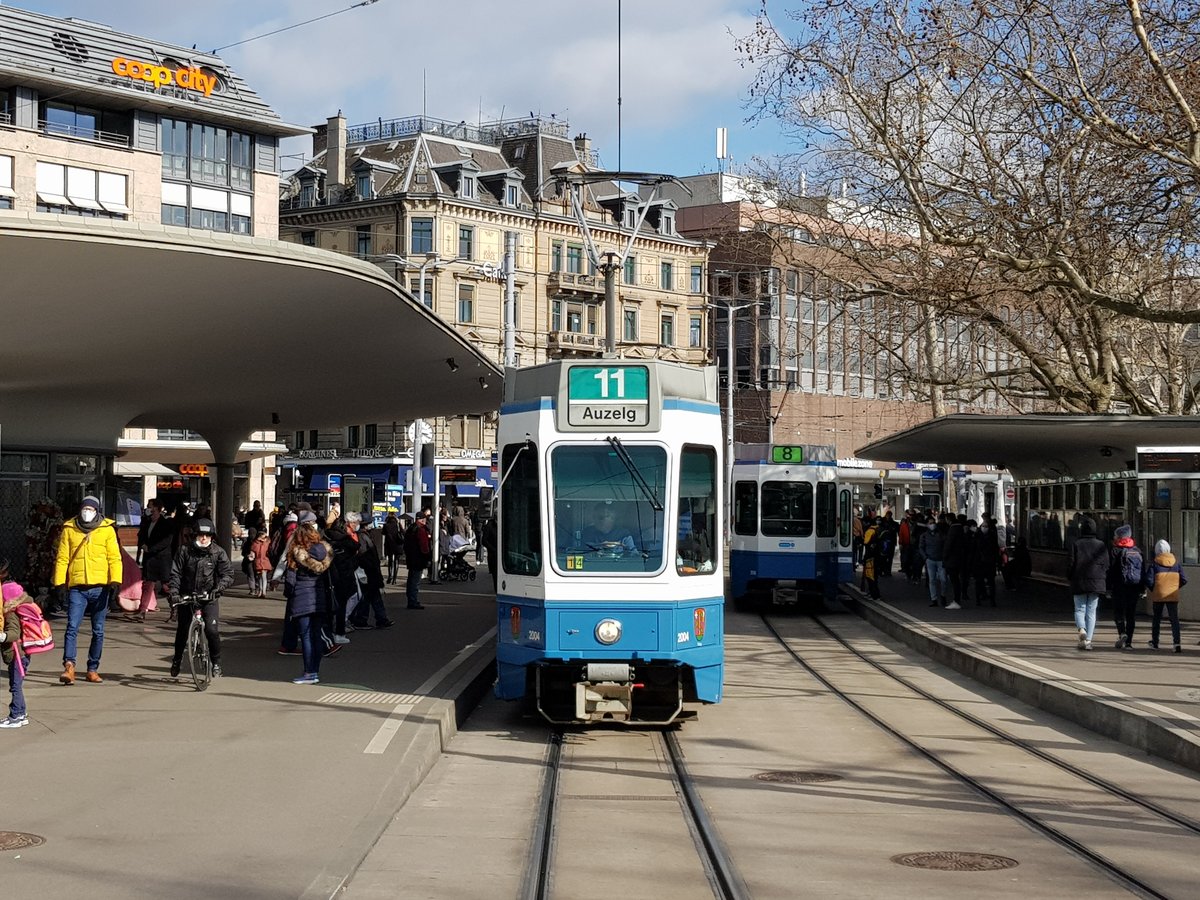 Linie 11 Wagennummer 2004  Höngg  beim Bellevue. Datum: 20. 3. 2021