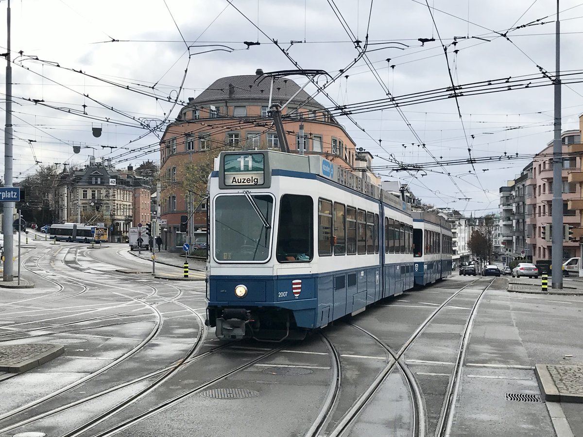 Linie 11 Wagennummer 2007  Enge  beim Schaffhauserplatz. Datum: 1. 12. 2020