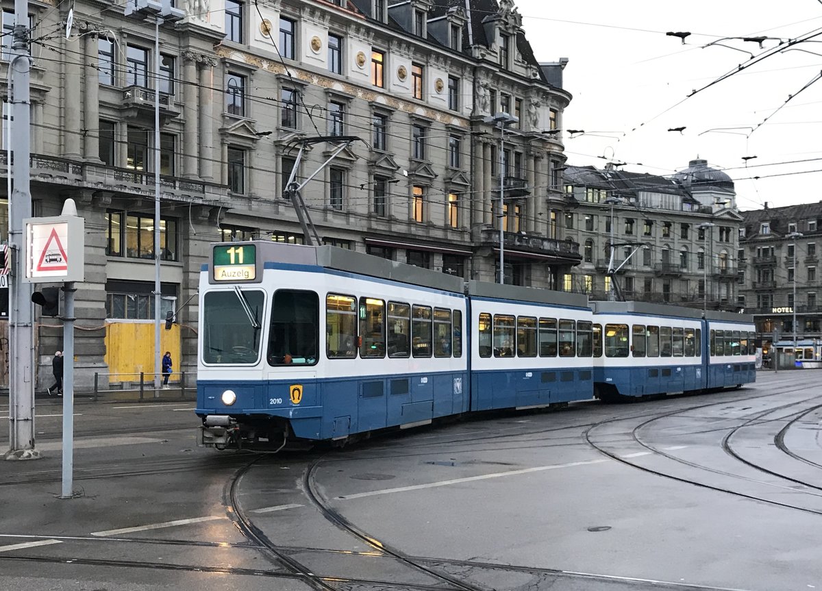 Linie 11 Wagennummer 2010 „Wipkingen“ beim Bahnhofquai. Datum: 1. 2. 2021