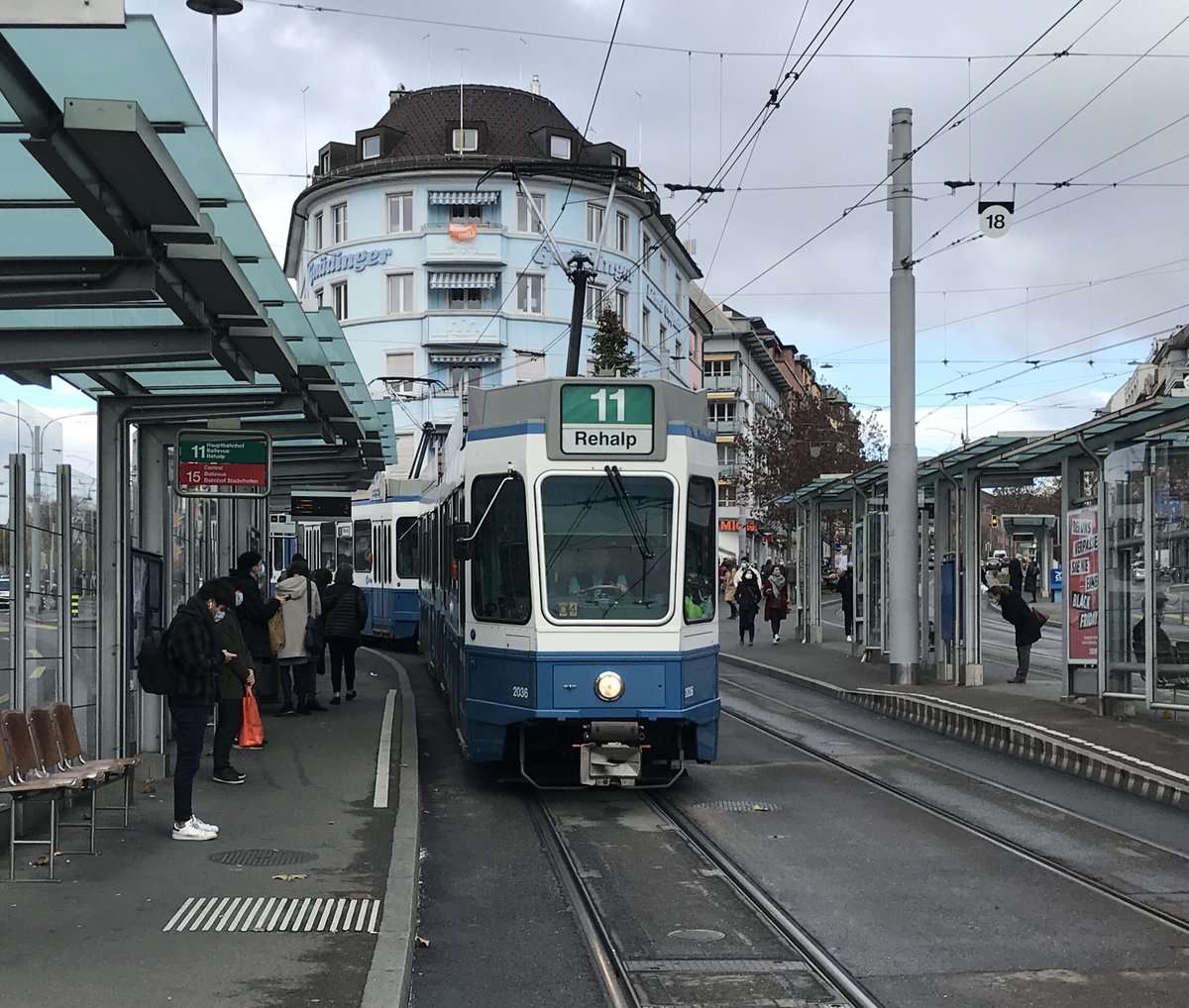 Linie 11 Wagennummer 2036 am Schaffhauserplatz. Datum: 18. 11. 2020