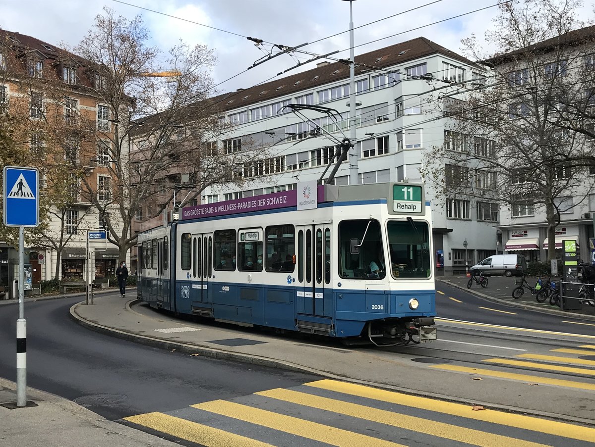 Linie 11 Wagennummer 2036 beim Stampfenbachplatz. Datum: 15. 11. 2020