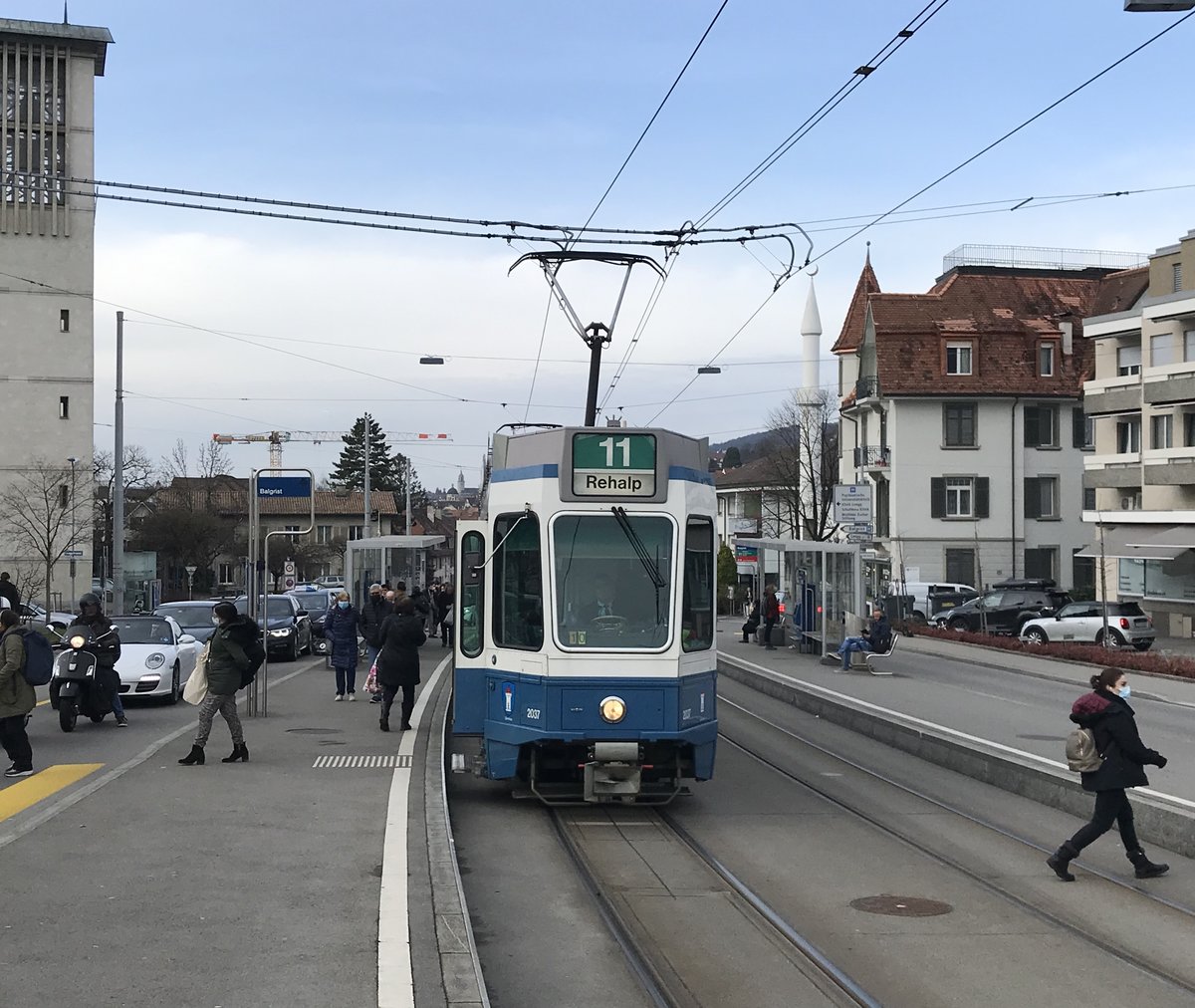 Linie 11 Wagennummer 2037 „Oberstrass“ an der Haltestelle Balgrist. Datum: 4. 2. 2021