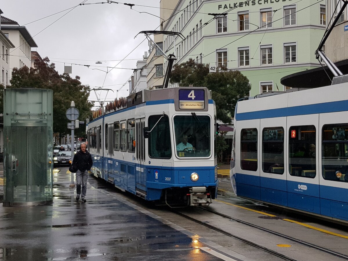 Linie 11 Wagennummer 2037  Oberstrass  beim Opernhaus. Datum: 4. 10. 2021