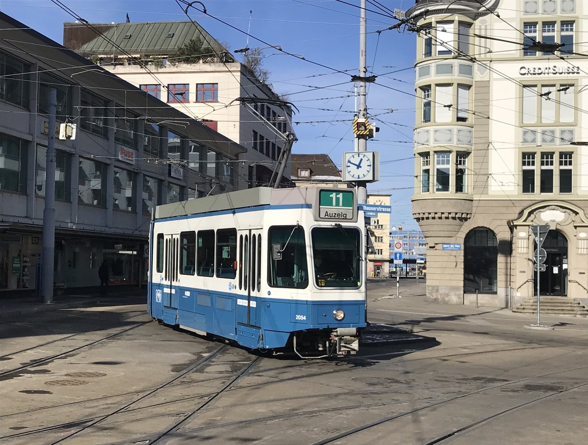 Linie 11 Wagennummer 2054 kurz vor der Haltestelle Sternen Oerlikon. Datum: 20. 2. 2021