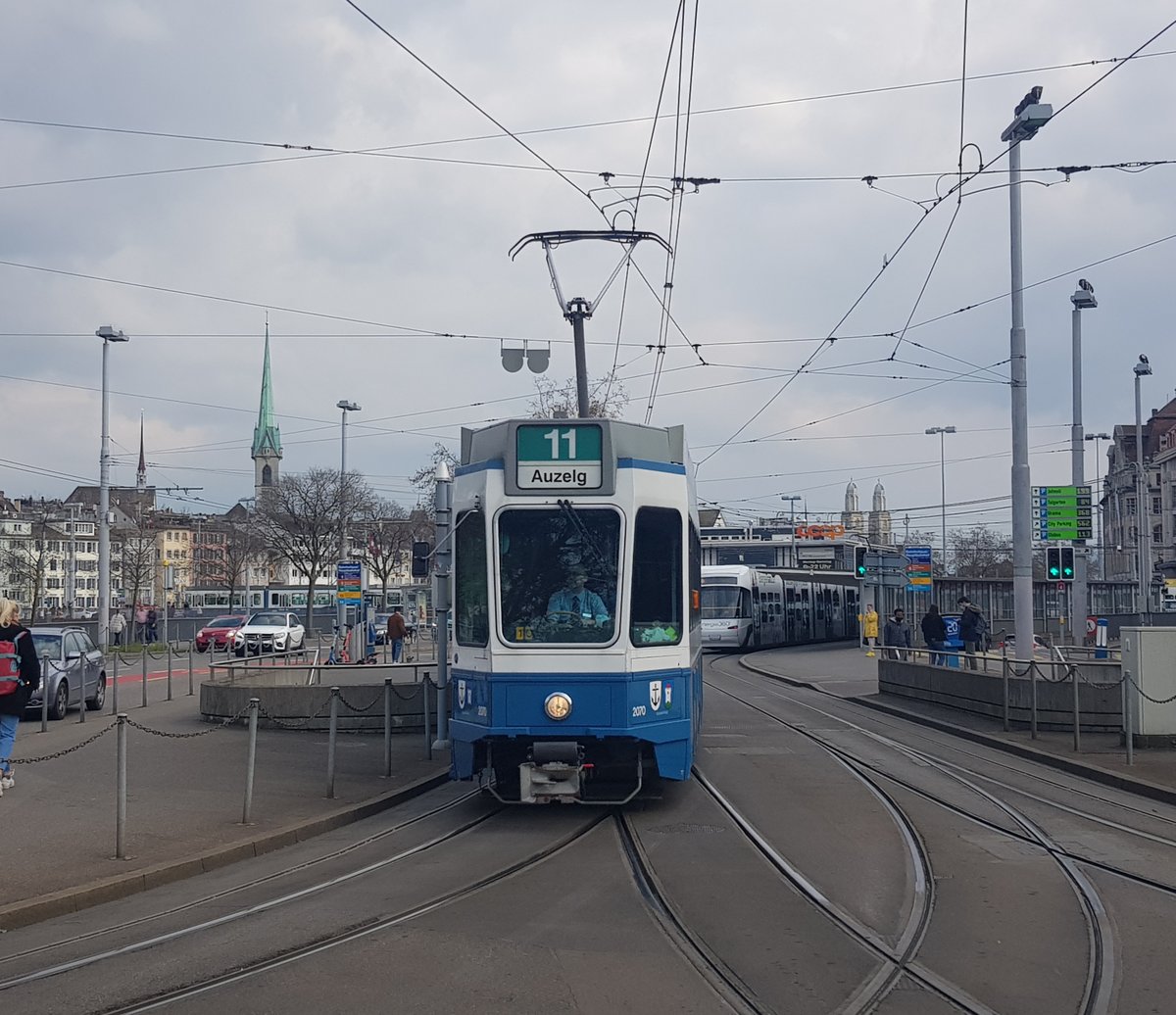 Linie 11 Wagennummer 2070  Aussersihl + Hard  beim Bahnhofquai. Datum: 17. 4. 2021