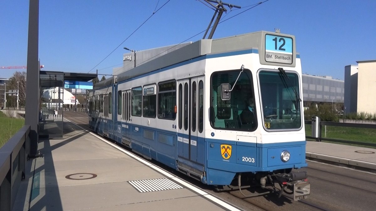 Linie 12 2003  Unterstrass  an der Haltestelle Giessen. Datum: 27. 3. 2020