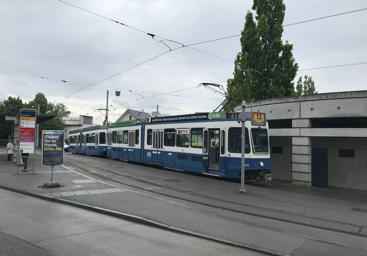 Linie 13 2029 an der Endhaltestelle Frankental. Datum: 30. 4. 2020