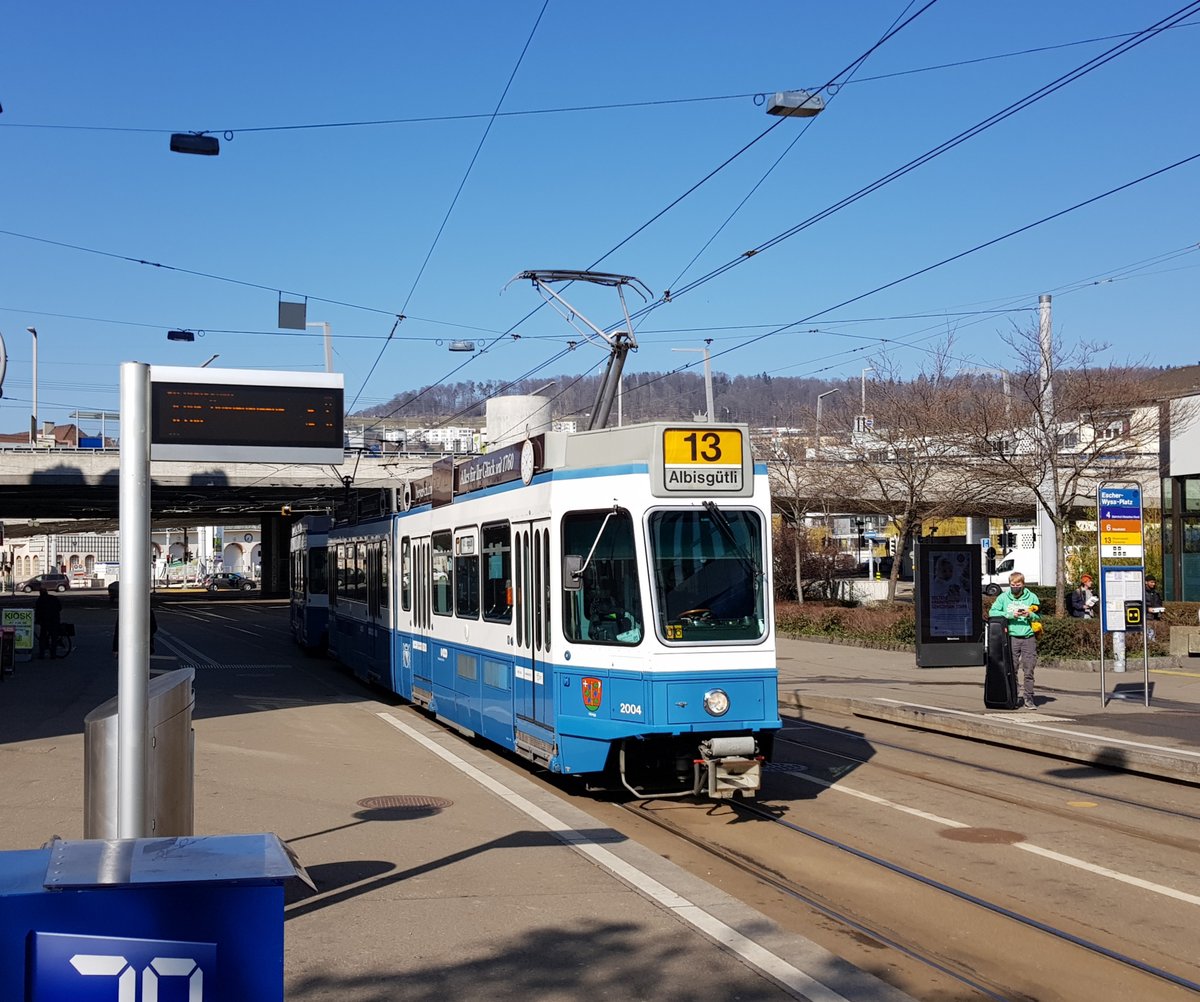 Linie 13 Wagennummer 2004  Höngg  beim Escher-Wyss-Platz. Datum: 27. 2. 2021