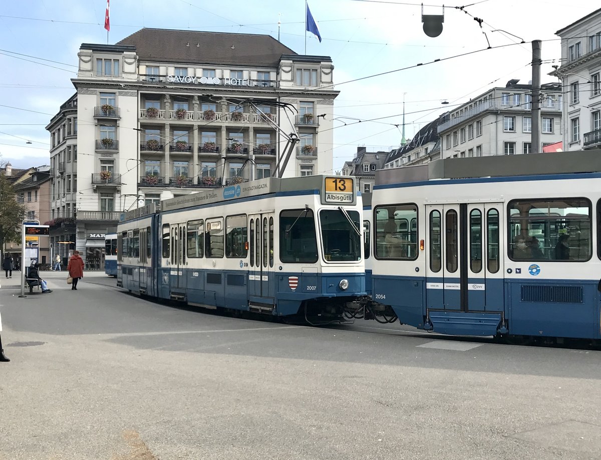 Linie 13 Wagennummer 2007  Enge  am Paradeplatz. Datum: 19. 10. 2020