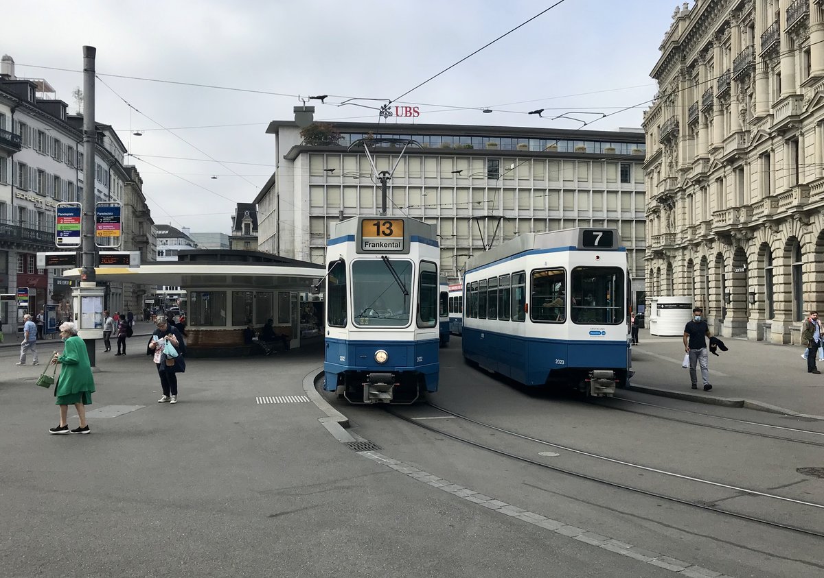 Linie 13 Wagennummer 2032 am Paradeplatz. Datum: 19. 9. 2020