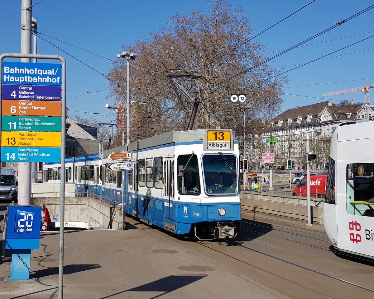 Linie 13 Wagennummer 2040  Rechts der Limmat  beim Bahnhofquai. Datum: 1. 3. 2021