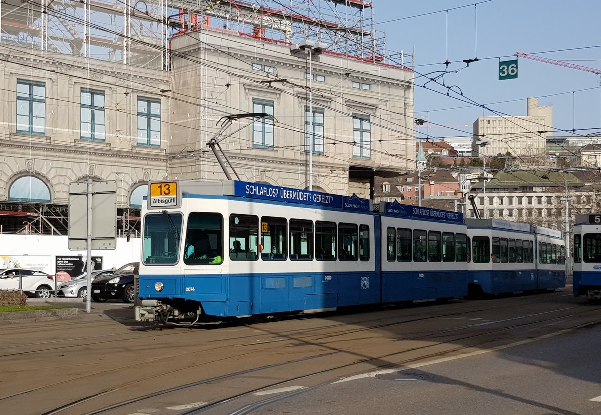 Linie 13 Wagennummer 2074 beim Hauptbahnhof. Datum: 20. 2. 2021