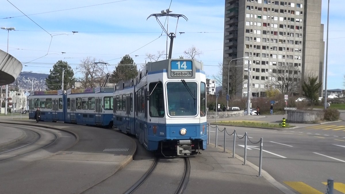 Linie 14 2004  Höngg  an der Endhaltestelle Triemli. Datum: 23. 3. 2020