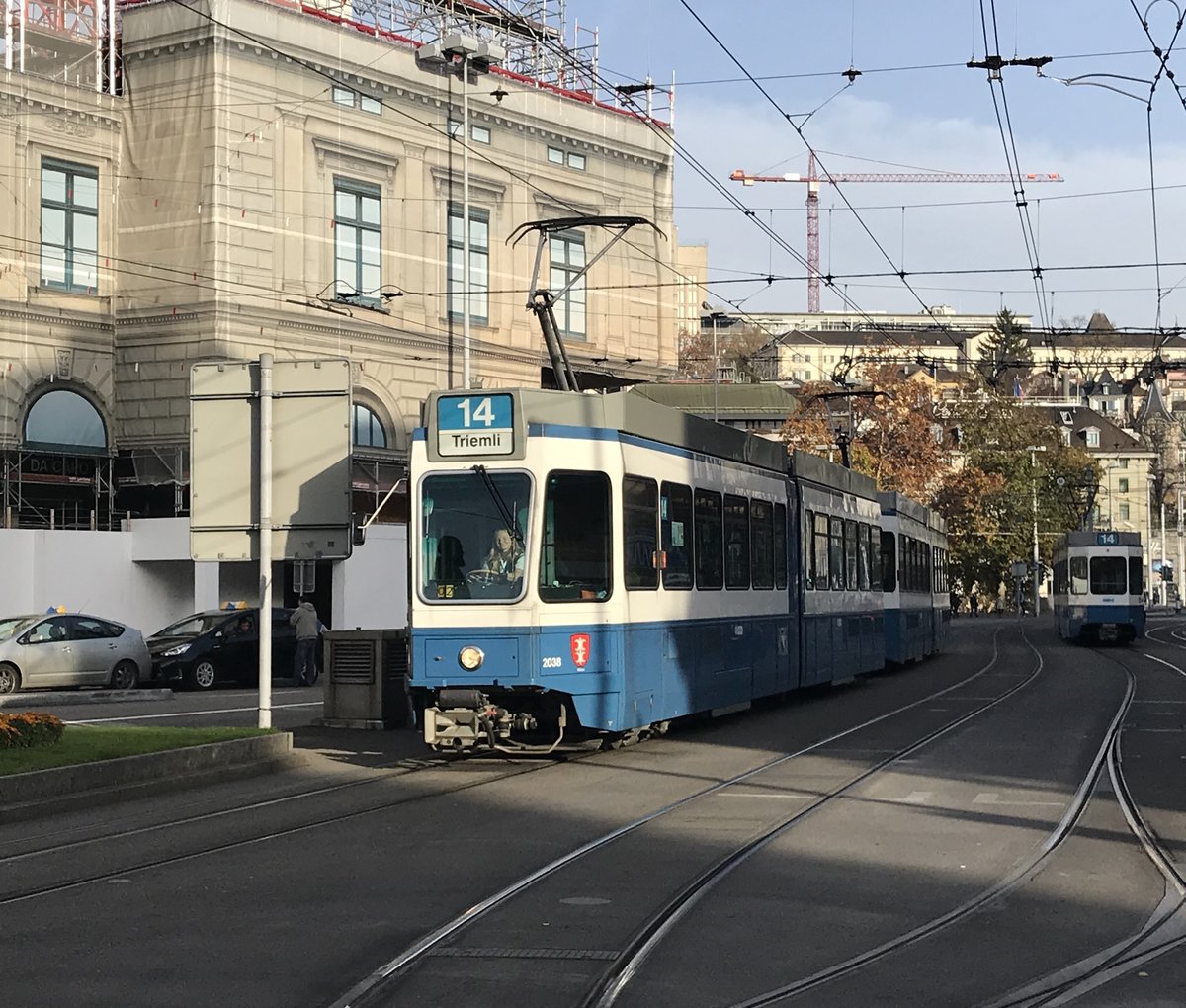 Linie 14 Nr. 2038 „Witikon“ beim Bahnhofplatz. Dieser Wagen fährt sehr selten auf der Linie 14. Datum: 7. 11. 2020