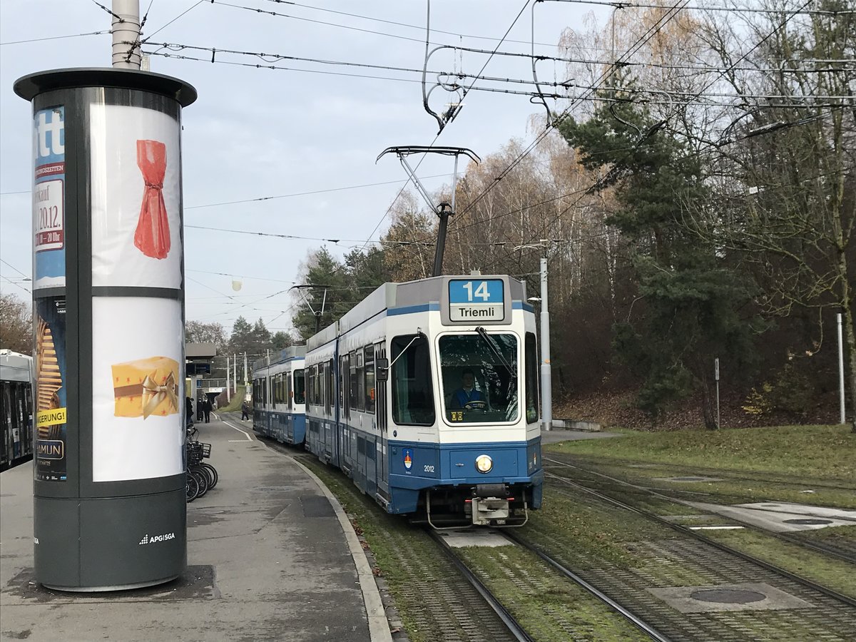 Linie 14 Wagennummer 2012  Wiedikon  beim Milchbuck. Datum: 13. 12. 2020