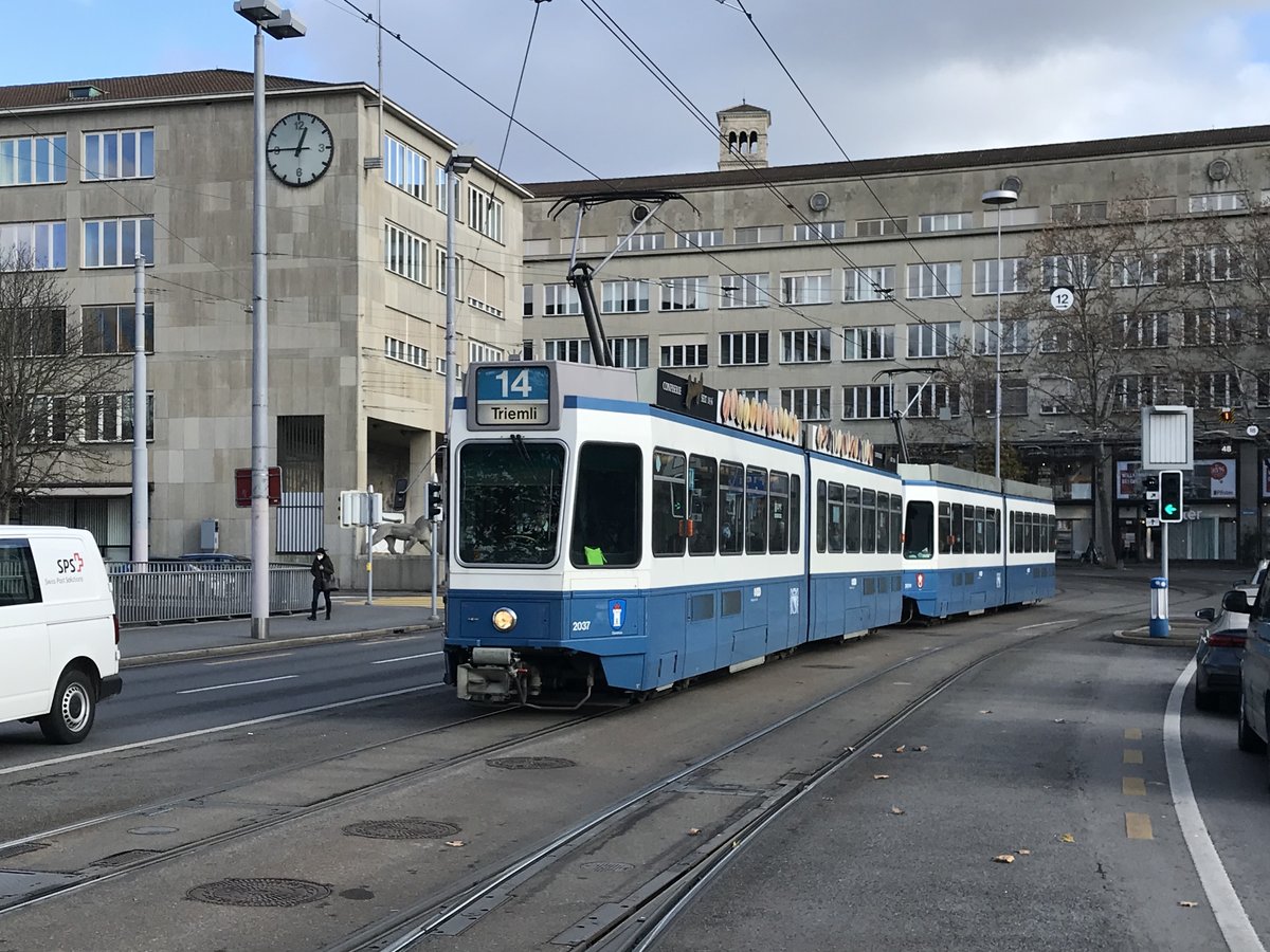 Linie 14 Wagennummer 2037  Oberstrass  auf der Walchebrücke. Datum: 18. 11. 2020