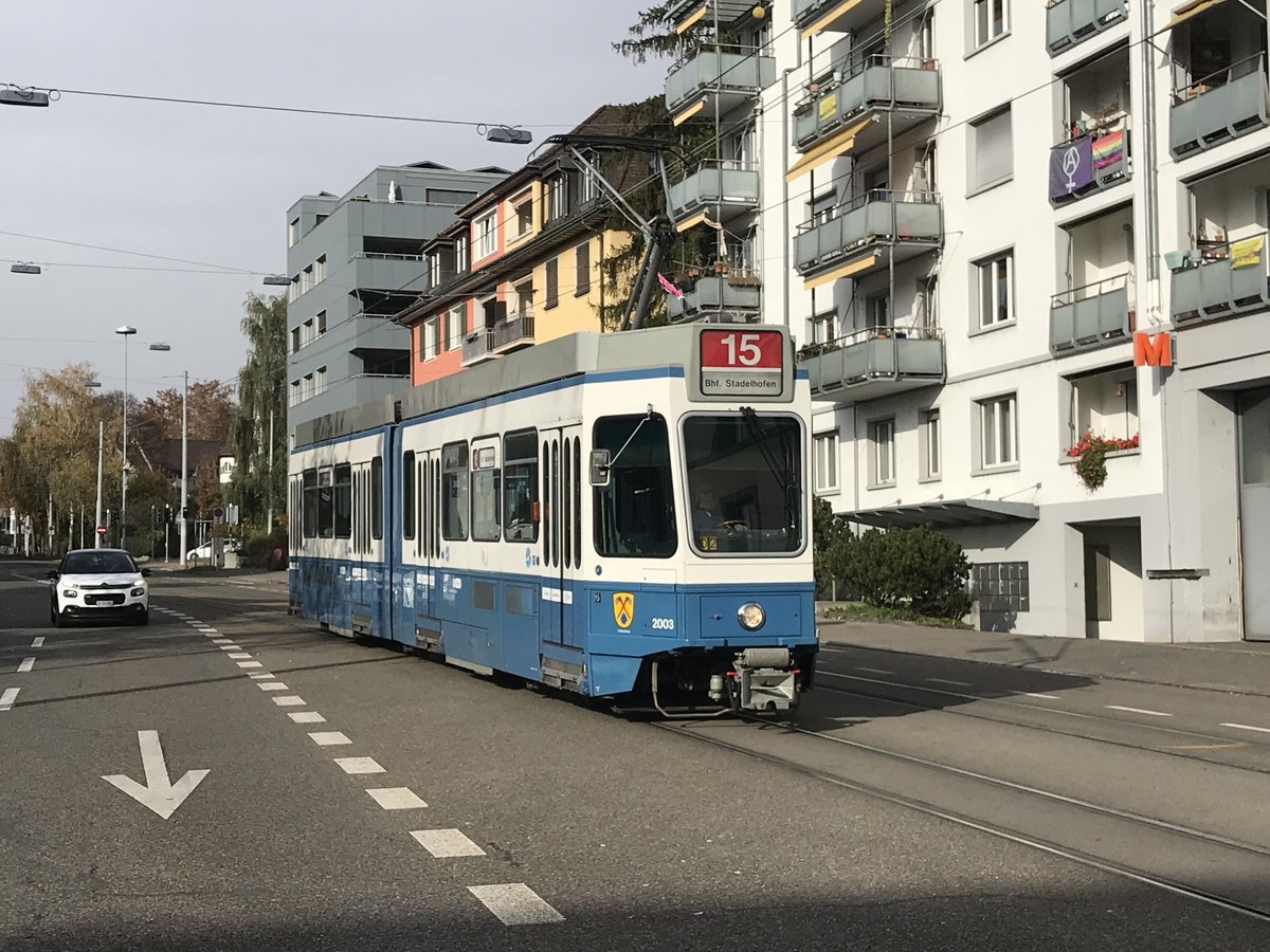 Linie 15 Nr. 2003 „Unterstrass“ zwischen Laubiweg und Schaffhauserplatz. Datum: 7. 11. 2020