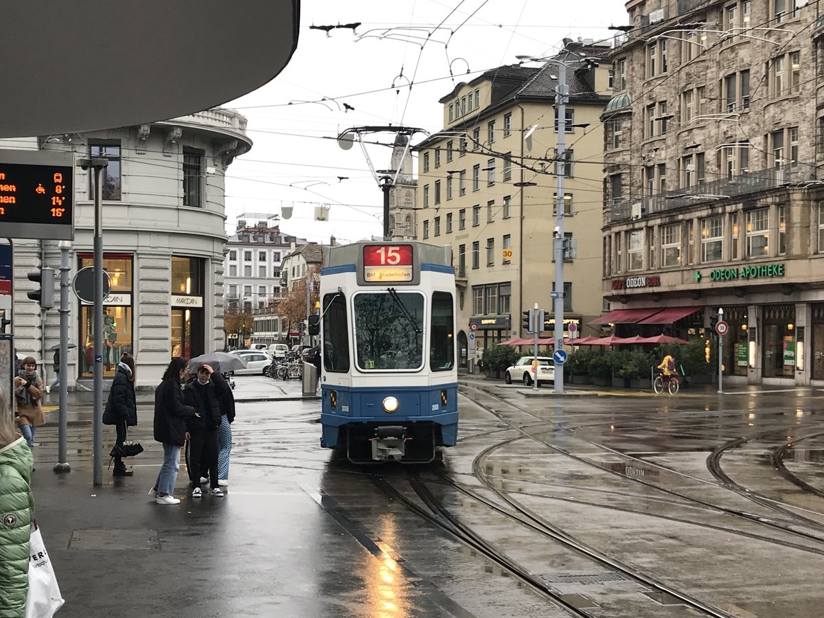 Linie 15 Nr. 2008  Friesenberg  am Bellevue. Datum: 25. 10. 2020