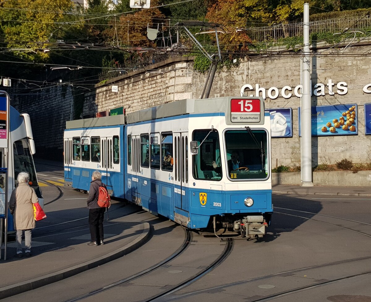 Linie 15 Wagennummer 2003  Unterstrass  beim Central. Datum: 29. 10. 2021