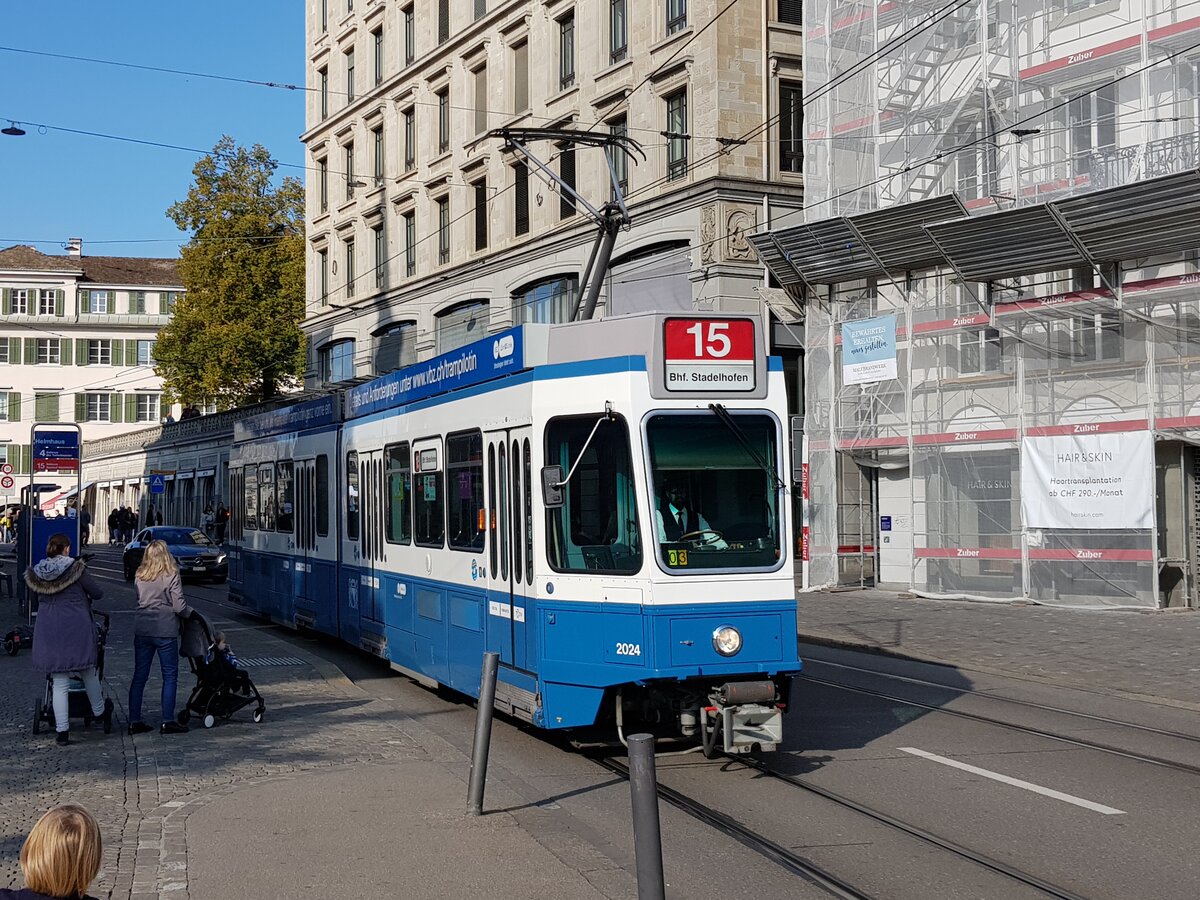 Linie 15 Wagennummer 2024 an der Haltestelle Helmhaus. Datum: 10. 10. 2021