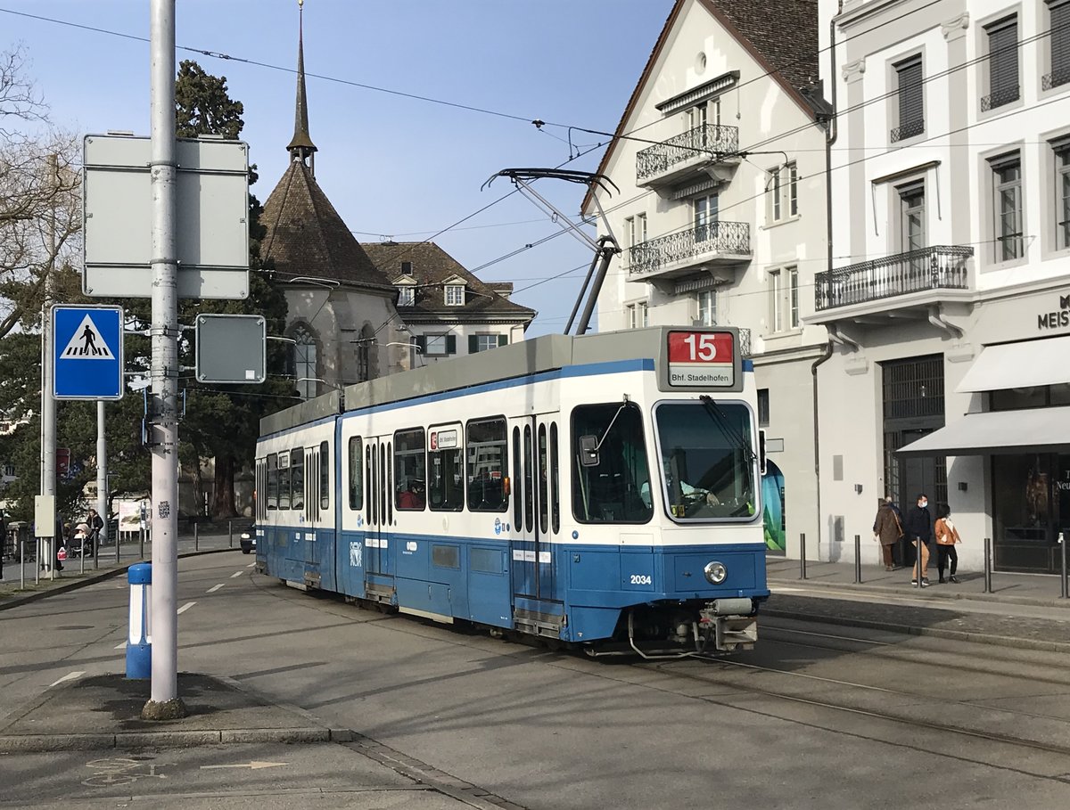 Linie 15 Wagennummer 2034 zwischen Helmhaus und Bellevue. Datum: 4. 2. 2021